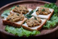 Паштет из мяса улитки на гренках
